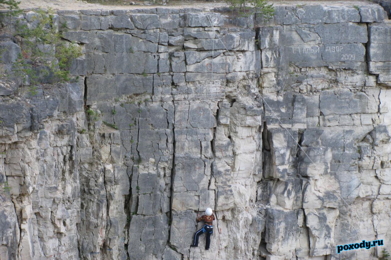 Высота скал Дюкинского карьера более 10 метров