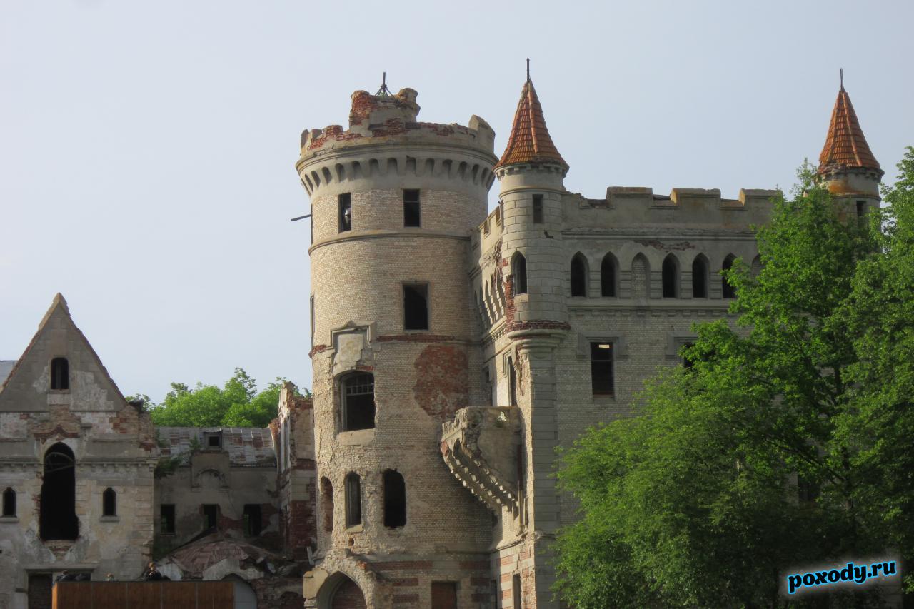 Замок Храповицкого в поселке Муромцево